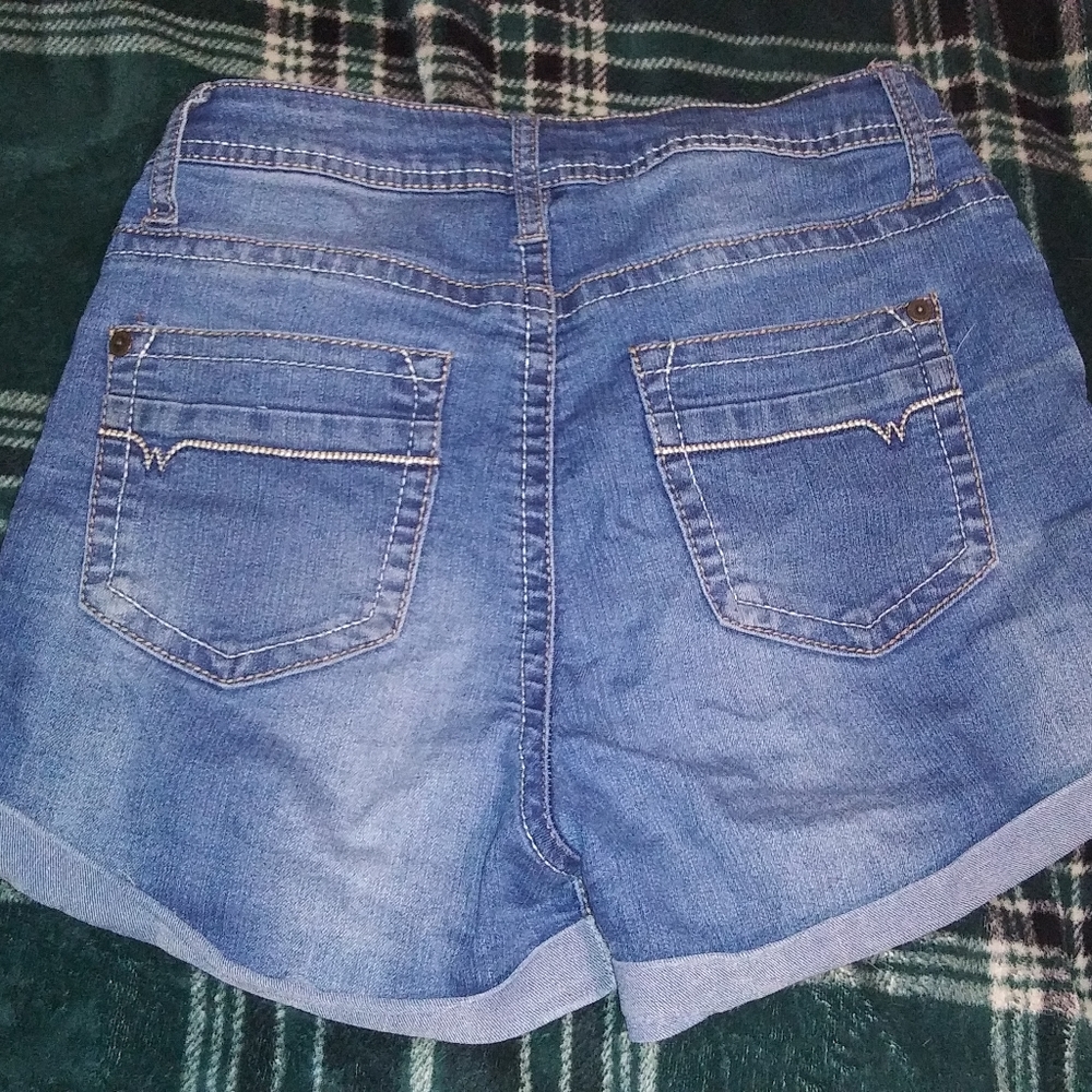 Shorts - Picture 2 of 3